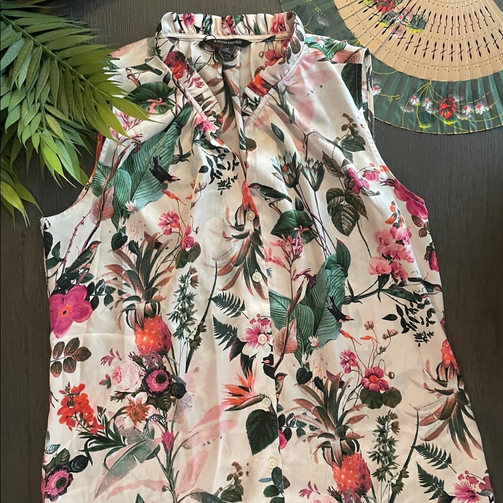Banana republic tank. Pink floral size M